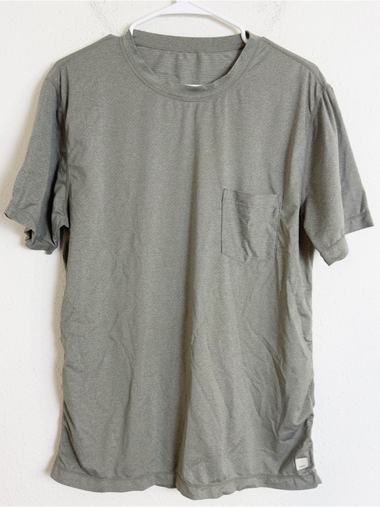 Vuori Other - Vuori Heathered green tradewind tee pocket performance shirt